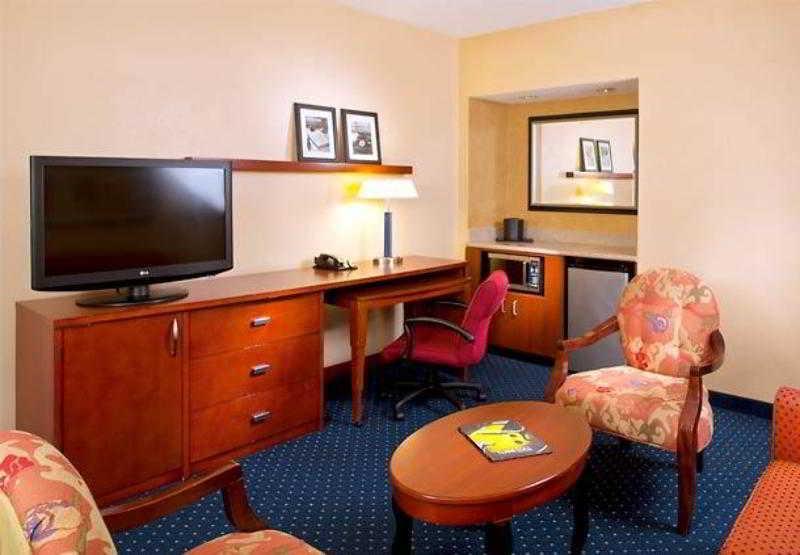 Courtyard By Marriott Memphis Airport Hotel Buitenkant foto