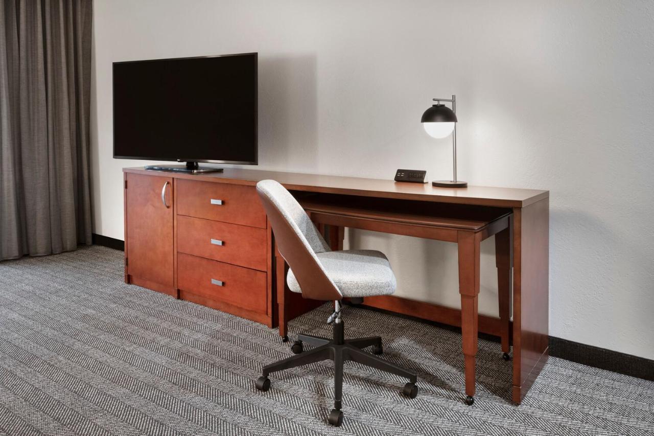 Courtyard By Marriott Memphis Airport Hotel Buitenkant foto