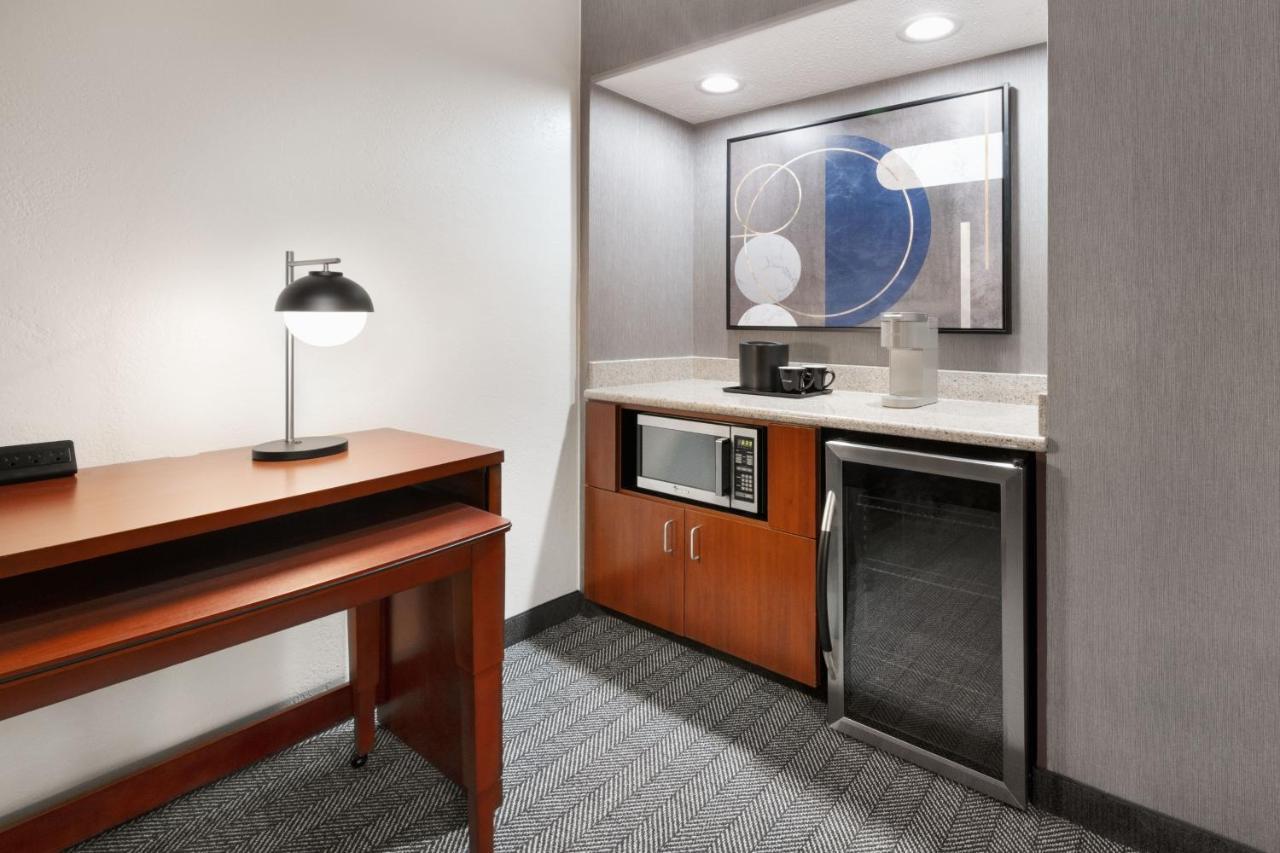 Courtyard By Marriott Memphis Airport Hotel Buitenkant foto