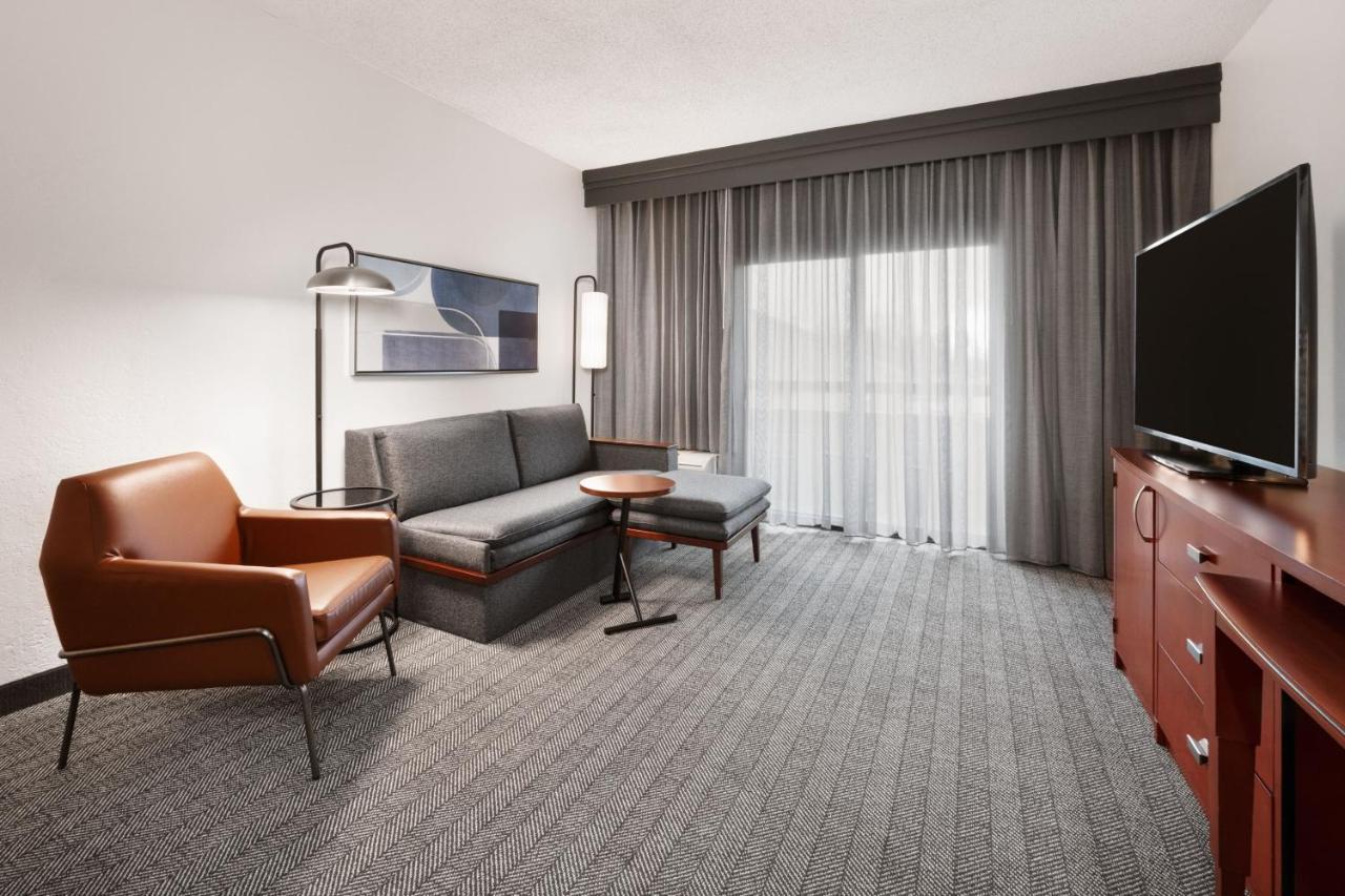 Courtyard By Marriott Memphis Airport Hotel Buitenkant foto