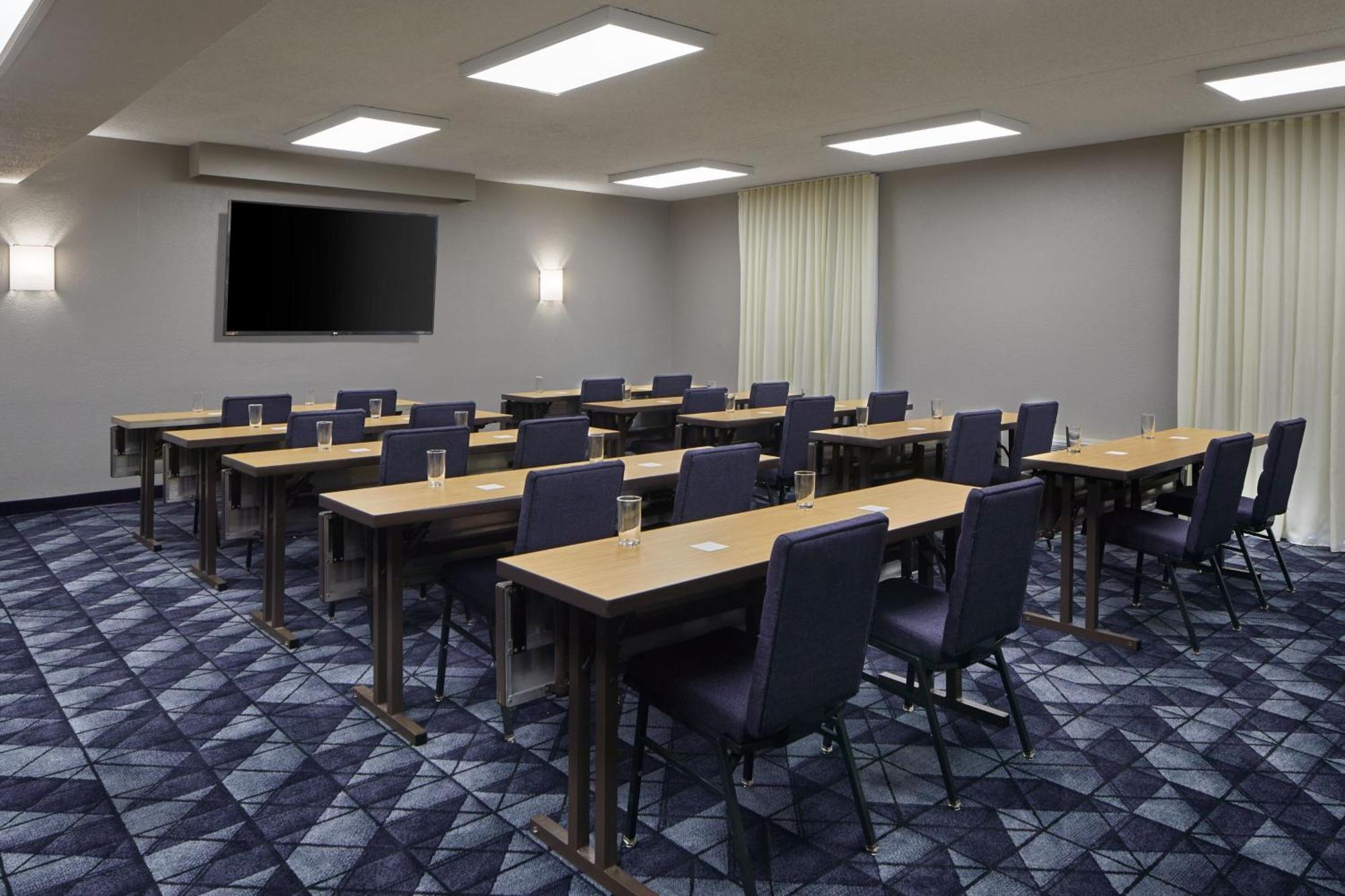 Courtyard By Marriott Memphis Airport Hotel Buitenkant foto