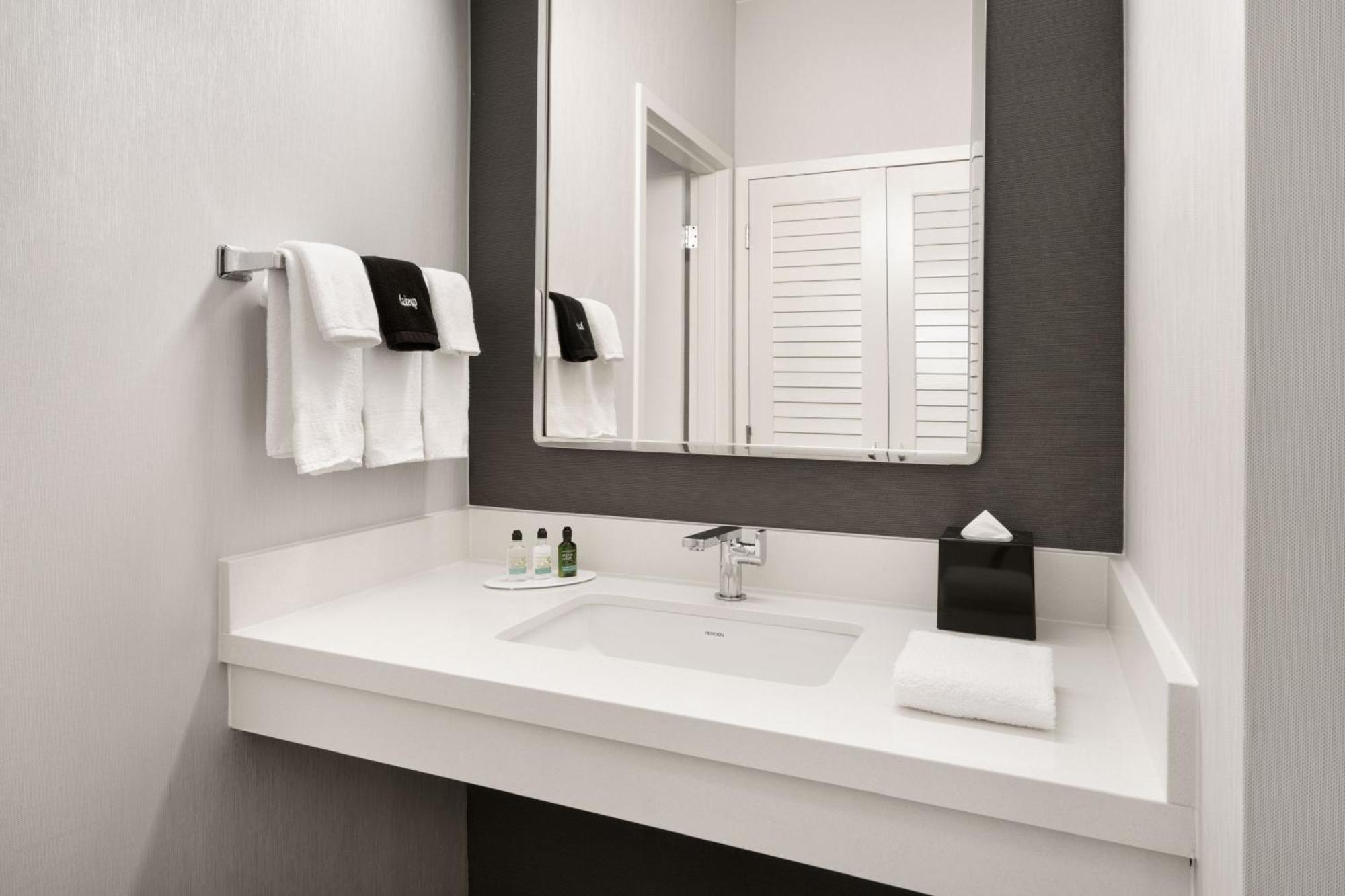 Courtyard By Marriott Memphis Airport Hotel Buitenkant foto