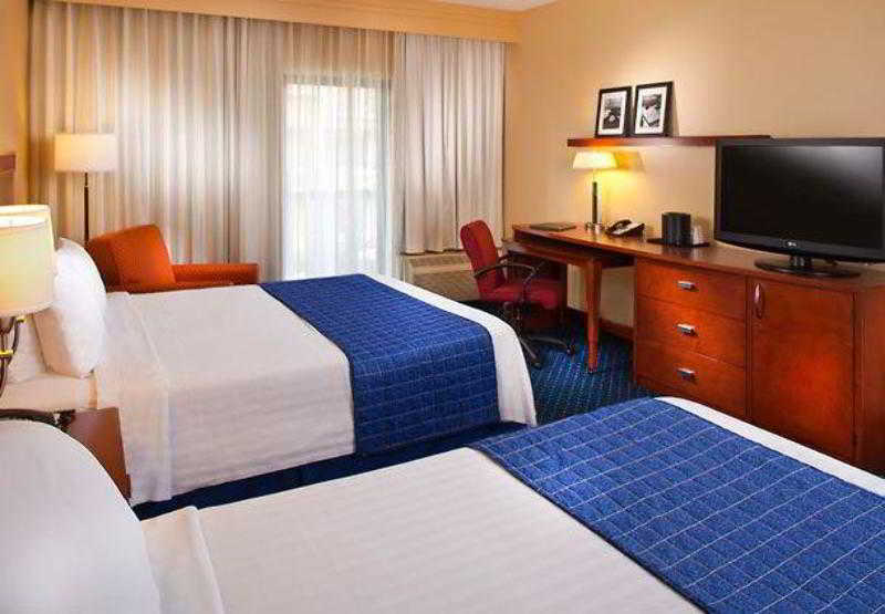 Courtyard By Marriott Memphis Airport Hotel Buitenkant foto